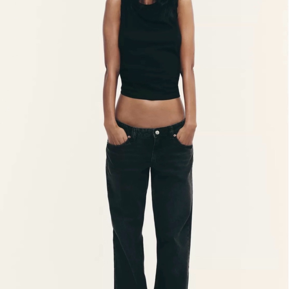 Like new Zara wide/relaxed leg, low rise jeans in “noir”